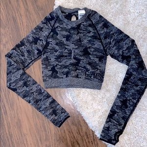 Seamless long sleeve crop top